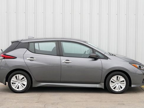 Used 2025 Nissan Leaf S image 42