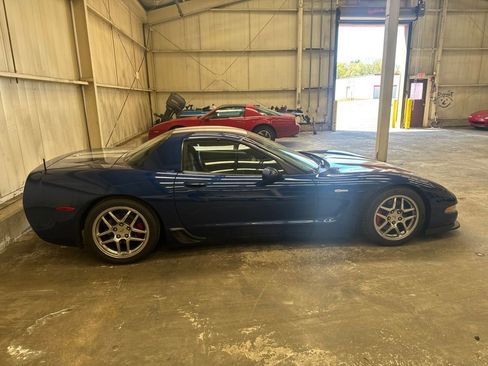 Used 2004 Chevrolet Corvette Z06 w/ Z06 Preferred Equipment Group RWD image 11