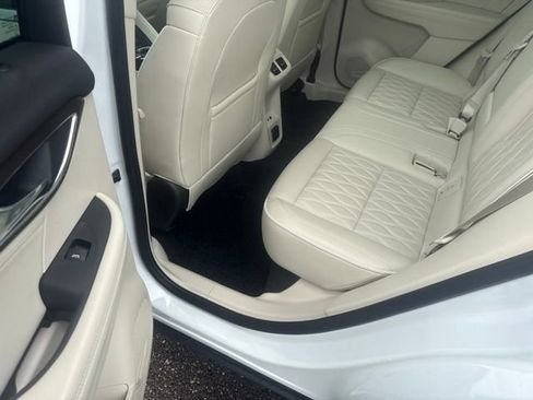 Used 2023 Buick Envision Avenir AWD/4WD image 32