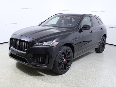 Used 2018 Jaguar F-PACE S image 4