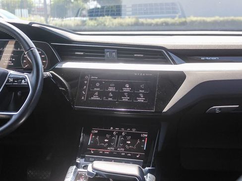 Used 2021 Audi e-tron Premium w/ Convenience Plus Package AWD/4WD image 17
