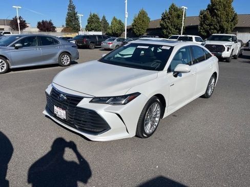 Used 2021 Toyota Avalon Limited image 1