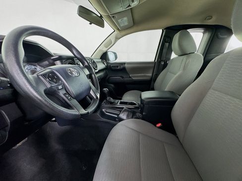 Used 2017 Toyota Tacoma SR image 19