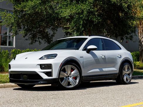Used 2025 Porsche Macan Turbo Electric AWD/4WD image 27