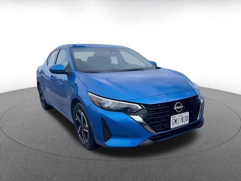 Used 2025 Nissan Sentra SV image 3