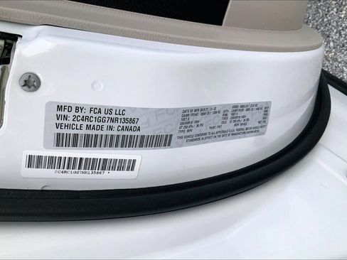 Used 2022 Chrysler Pacifica Limited FWD image 31
