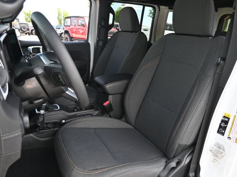 Used 2025 Jeep Wrangler Unlimited Sahara w/ Safety Group AWD/4WD image 16