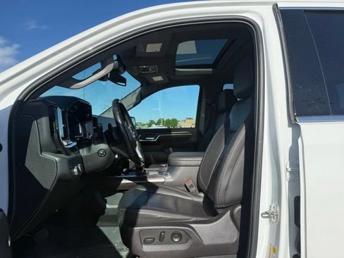 Used 2024 GMC Sierra 1500 SLT w/ SLT Premium Plus Package AWD/4WD image 11