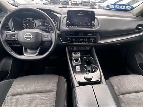 Used 2025 Nissan Rogue SV AWD/4WD image 16