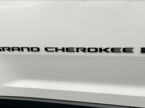 Used 2023 Jeep Grand Cherokee Altitude image 24