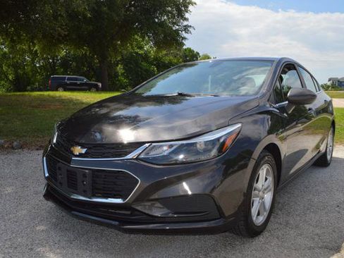Used 2017 Chevrolet Cruze LT w/ Convenience Package FWD image 1