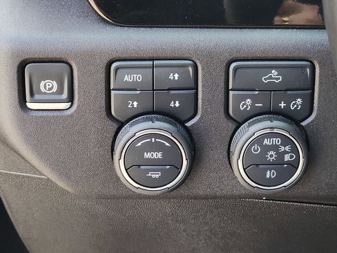 Used 2024 Chevrolet Silverado 1500 RST w/ Z71 Off-Road Package AWD/4WD image 25