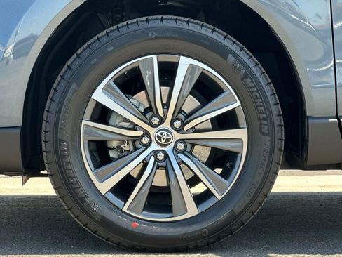 Used 2023 Toyota Venza LE AWD/4WD image 25