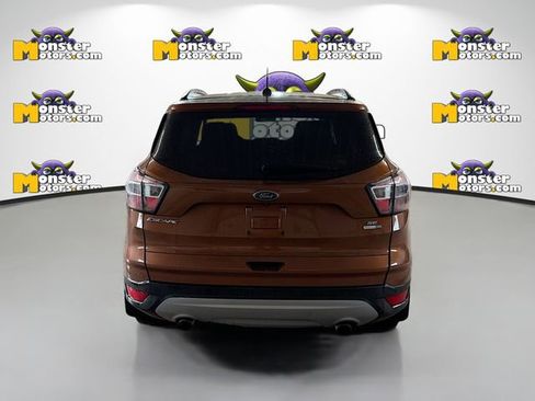 Used 2017 Ford Escape SE w/ Equipment Group 201A image 5