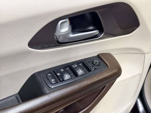 Used 2017 Chrysler Pacifica Touring FWD image 12