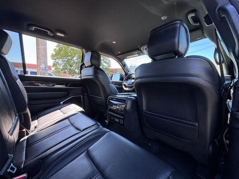 Used 2022 Jeep Wagoneer Series II image 27