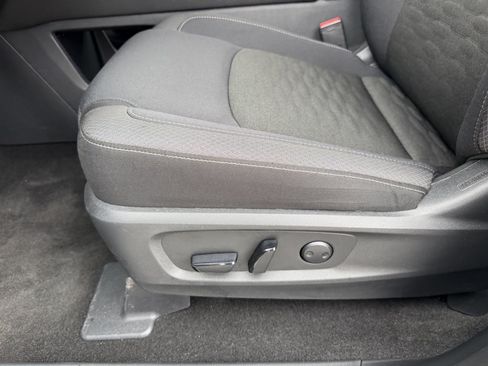 Used 2025 Nissan Pathfinder SV FWD image 28