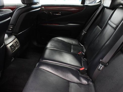 Used 2007 Lexus LS 460 RWD image 16