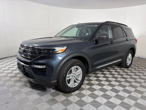 Used 2022 Ford Explorer XLT w/ Equipment Group 202A AWD/4WD image 3