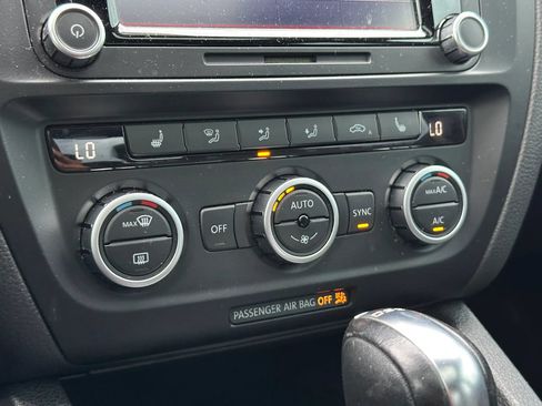 Used 2013 Volkswagen Jetta GLI Autobahn FWD image 29