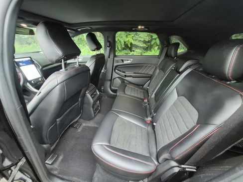 Certified 2024 Ford Edge ST-Line AWD/4WD image 12