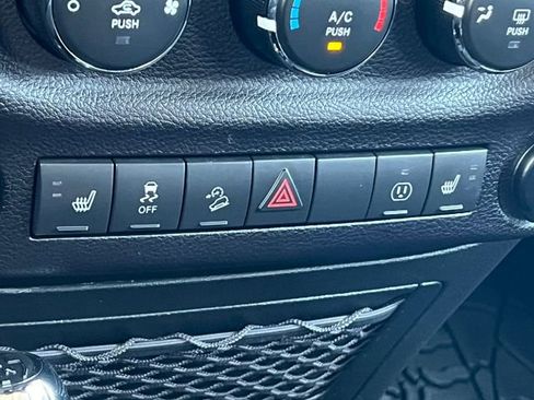 Used 2016 Jeep Wrangler Unlimited Sahara AWD/4WD image 24