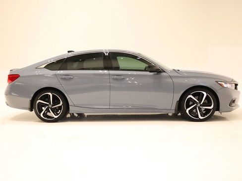 Used 2022 Honda Accord Sport image 4