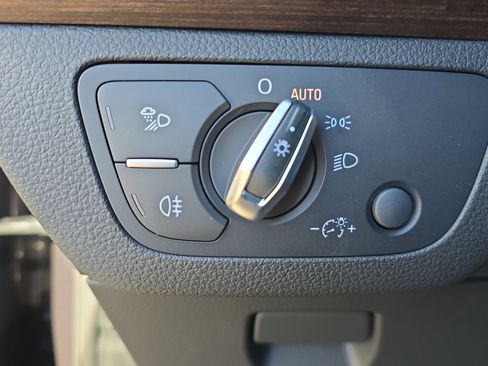 Certified 2025 Audi Q5 2.0T Premium w/ Convenience Plus Package image 24