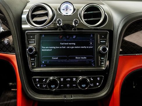 Used 2020 Bentley Bentayga V8 image 29