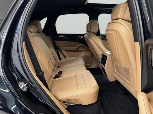 Used 2020 Porsche Cayenne AWD/4WD image 19