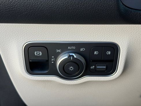 Used 2026 Mercedes-Benz GLB 250 4MATIC image 14