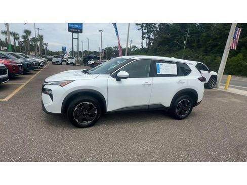 Used 2024 Nissan Rogue SV AWD/4WD image 6