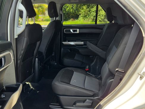 Used 2022 Ford Explorer XLT RWD image 10