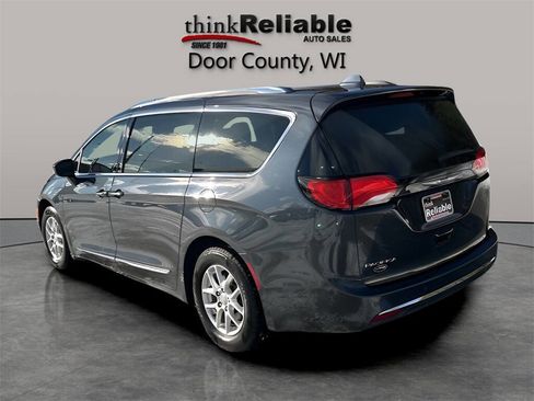 Used 2020 Chrysler Pacifica Touring-L image 3