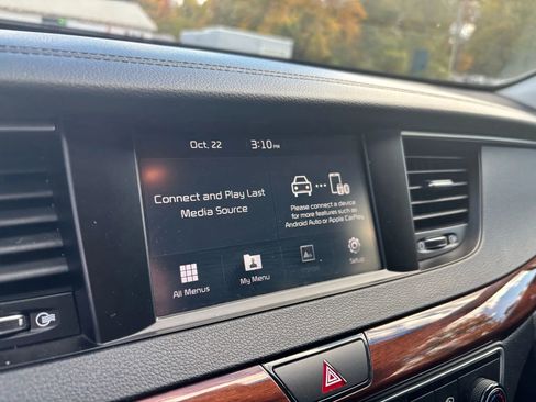 Used 2018 Kia Cadenza Premium image 24