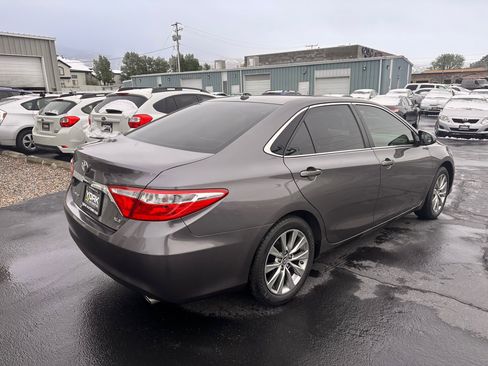 Used 2017 Toyota Camry XLE w/ Convenience Package image 3
