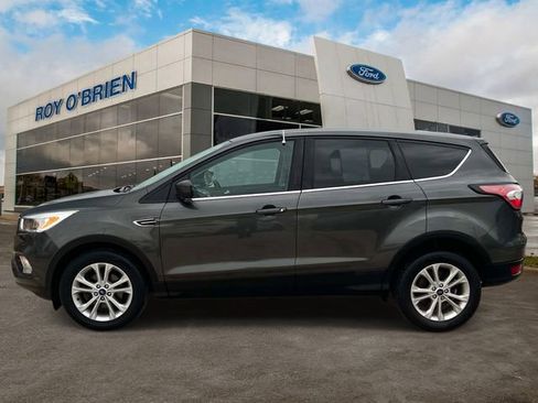 Certified 2017 Ford Escape SE image 2