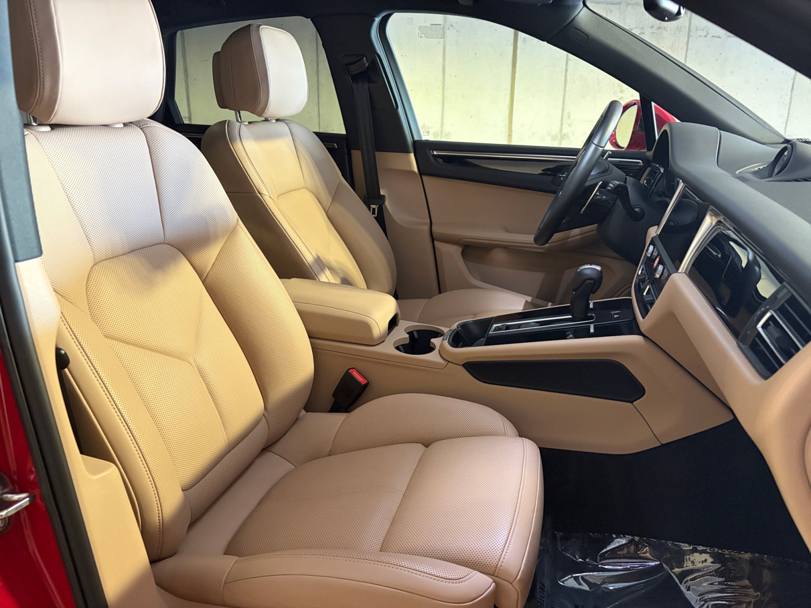 Certified 2026 Porsche Macan AWD/4WD image 22