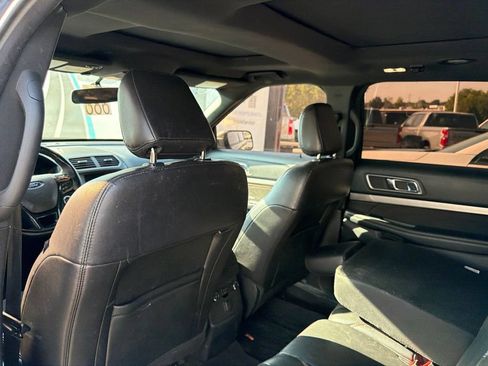 Used 2018 Ford Explorer XLT w/ Equipment Group 202A FWD image 8