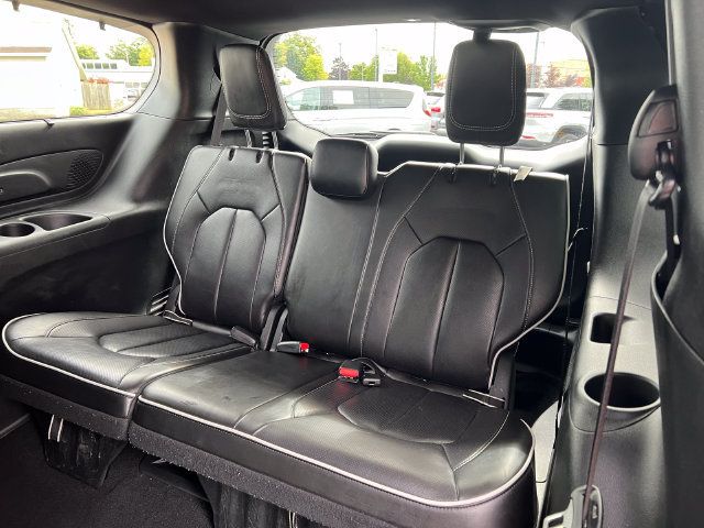 Used 2025 Chrysler Pacifica Limited FWD image 7