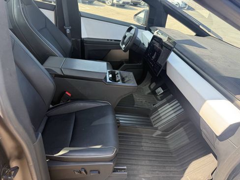 Used 2024 Tesla Cybertruck Cyberbeast AWD/4WD image 15