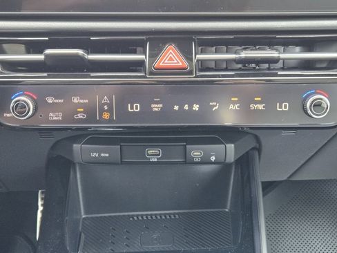 New 2025 Kia Niro EX Touring image 13