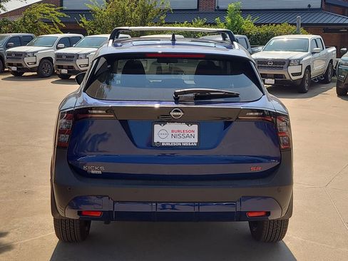 New 2026 Nissan Kicks SR w/ SR Premium Package FWD image 3