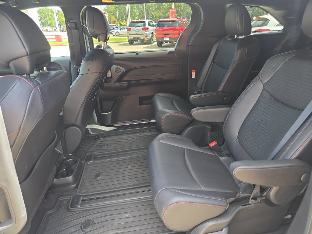 Used 2026 Toyota Sienna XSE FWD image 19
