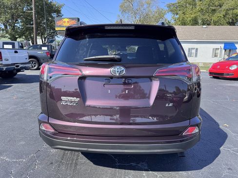 Used 2018 Toyota RAV4 LE image 5