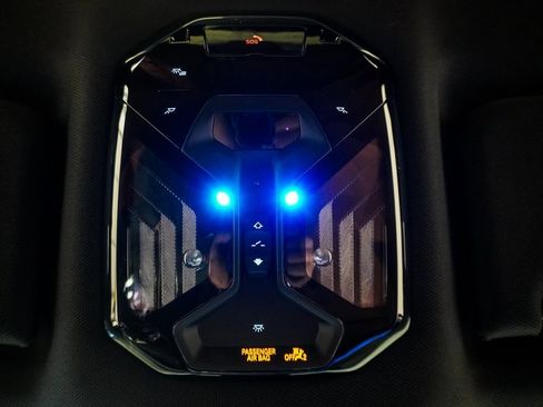 Used 2023 BMW 760i xDrive w/ Luxury Rear Seating Package image 31