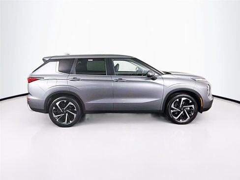 Used 2023 Mitsubishi Outlander SE AWD/4WD image 8