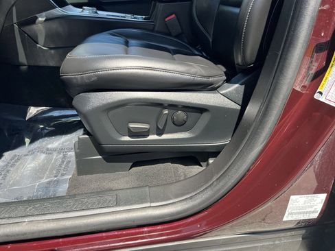 Used 2023 Ford Explorer XLT w/ Equipment Group 202A AWD/4WD image 14