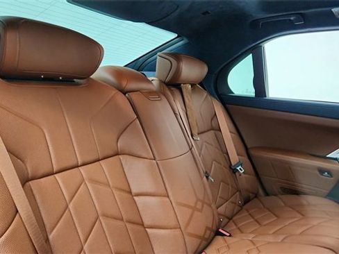 Used 2023 BMW i7 xDrive60 image 26