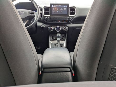 Used 2025 Hyundai Venue SEL image 28